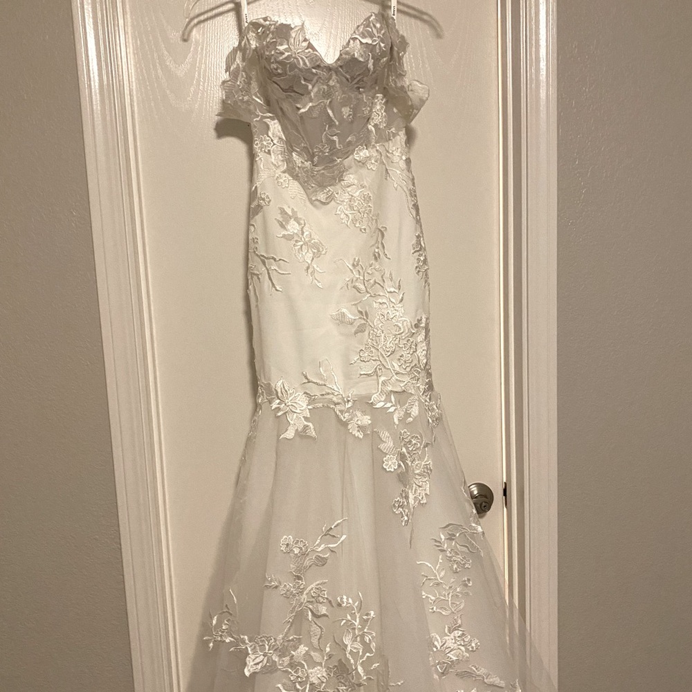 Mermaid wedding dress- brand new never worn